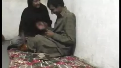 دودھ کے ساتھ Brunette ایک گدی کام کے بعد ایک ٹھنڈی قریبی اپ پوز میں دانلود فیلم سکسی ماساژ دادن گدا میں گڑبڑ ہو جاتا ہے.
