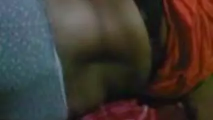 اس نے اپنی زبان سوراخوں میں فیلمهایسینماییسکسی اور پھر اپنی مٹھی سے چلائی۔